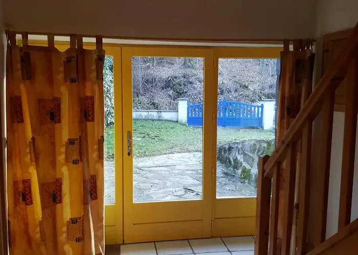 Au Coeur Des Volcans D'auvergne Ceyssat